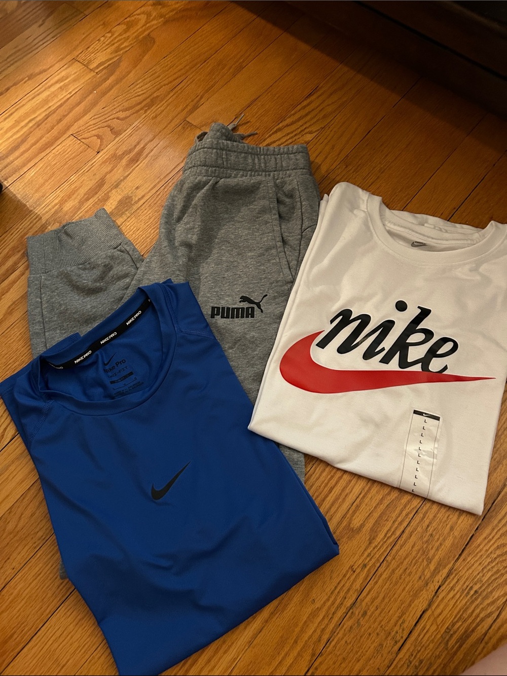 Bundle. Men’s bundle Nike White Tee with Red Swoosh